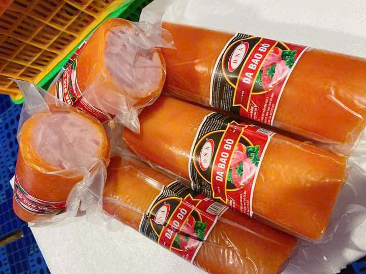 sản phẩm loại 2: phía trong khối thịt có sự xen lẫn giữa các thành phần nạc, mỡ, da và tai heo sản phẩm loại 2: phía trong khối thịt có sự xen lẫn giữa các thành phần nạc, mỡ, da và tai heo