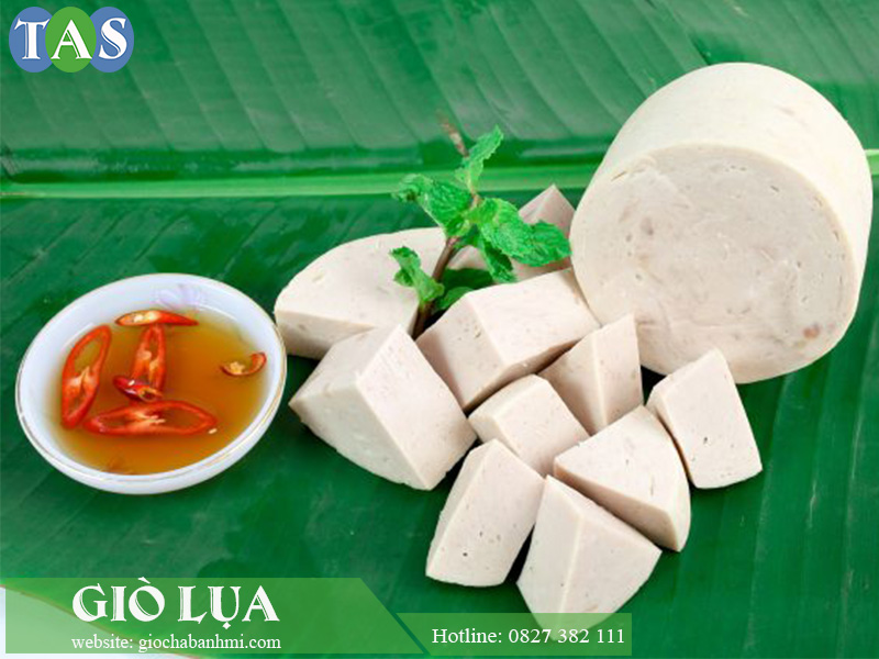 món chả lụa lá chuối